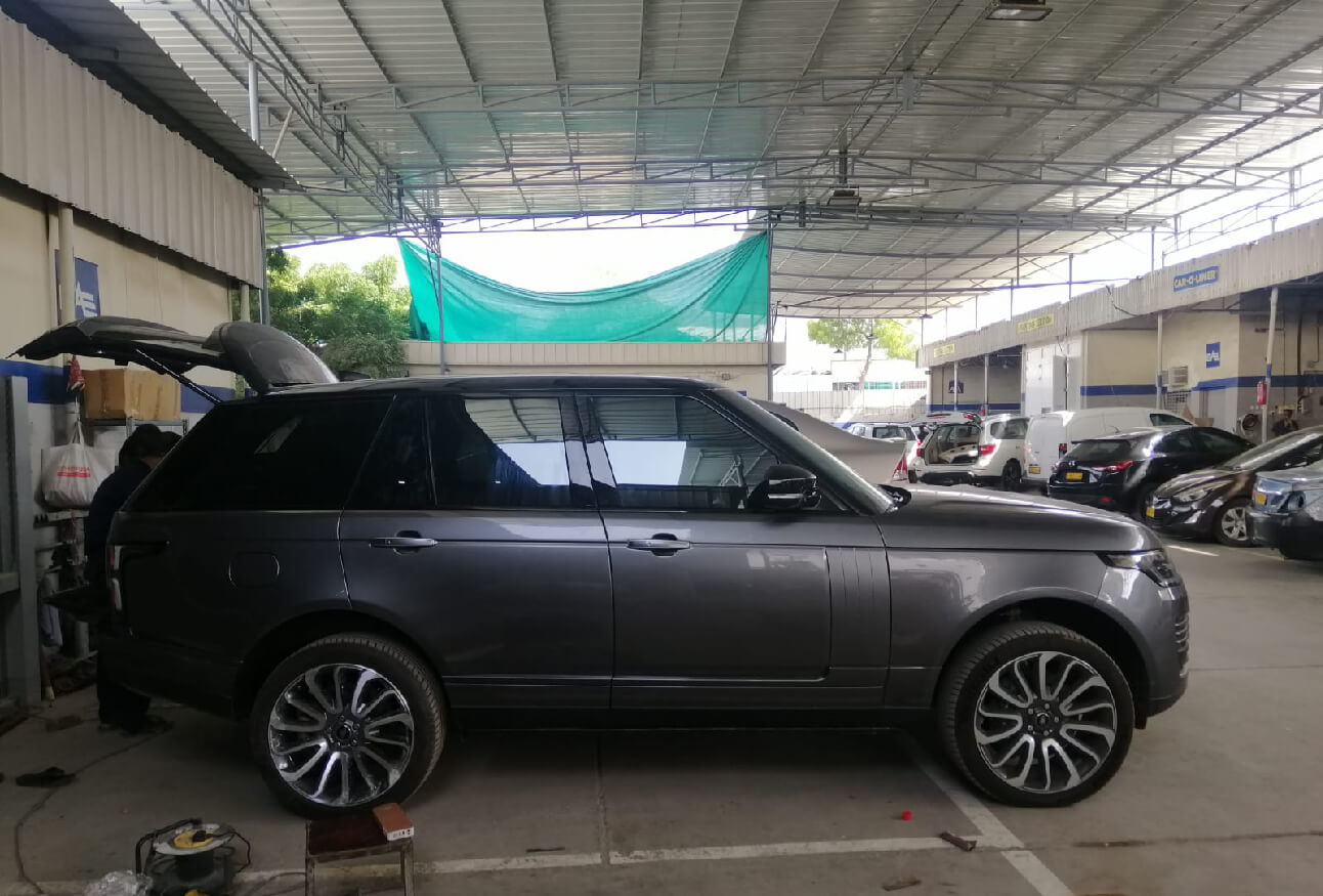 Car body workshop in Muscat