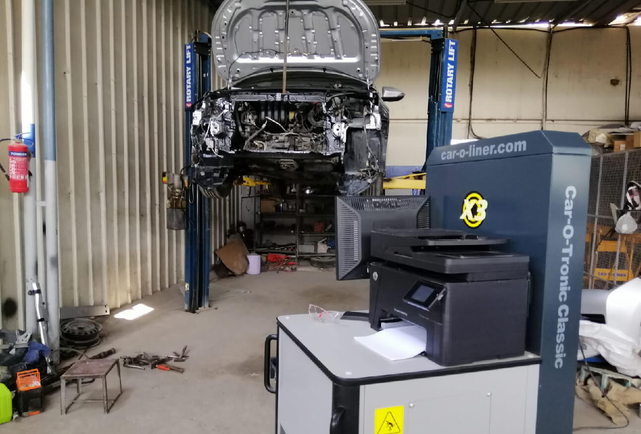 Auto body repair shop in Muscat